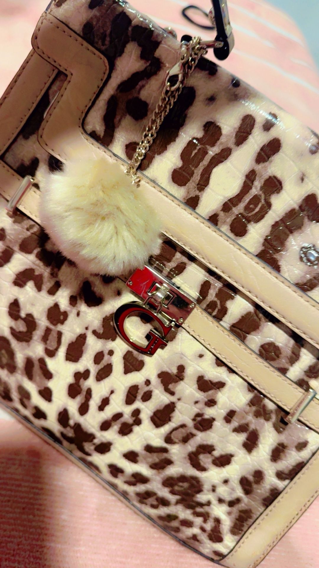 Pre- Owned Hand Bag Guess Good Conditions