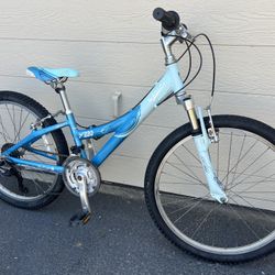 Girls MT 220 Mountain Bike 