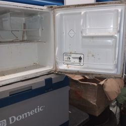 Dorm Size Mini Refrigerator White 2 Cubic Foot