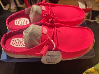 Brand New HEY DUDE Shoes women's size 11