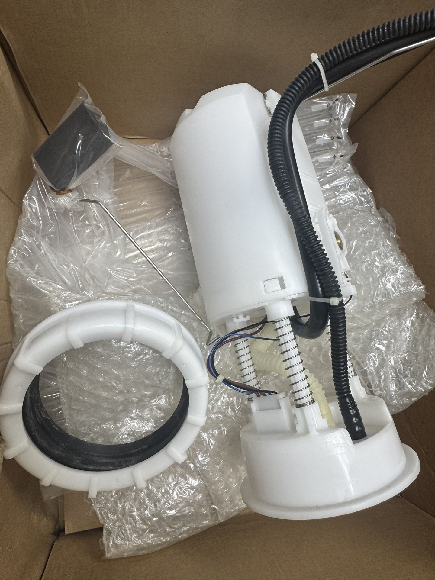 URO Parts Electric Fuel Pump Assembly for 1(contact info removed) Mercedes ML Series