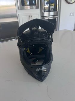 Troy lee designs D4 helmet