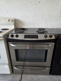 30 " Slide in electric stove oven Frigidaire brand