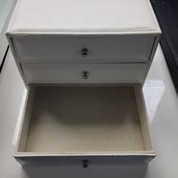 Beautiful White Leather Jewelry Box, Nice!