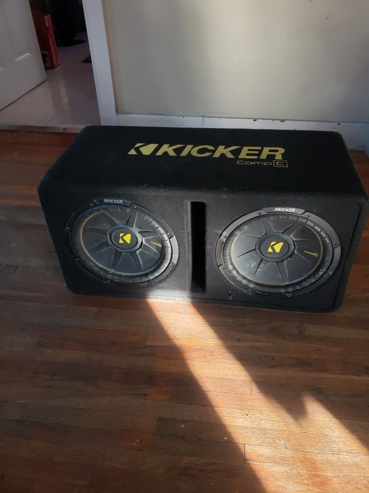 Vendo Esta Con Spiker Kicker Saze 12 En Buenas Conditiones Lista Para Instalar A Su Automovil