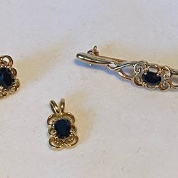 Vintage Onyx Gold Tone Costume Jewelry Necklace Earrings Brooch Set