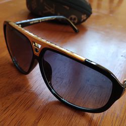 Louis Vuitton Evidence Gold Black Sunglasses 