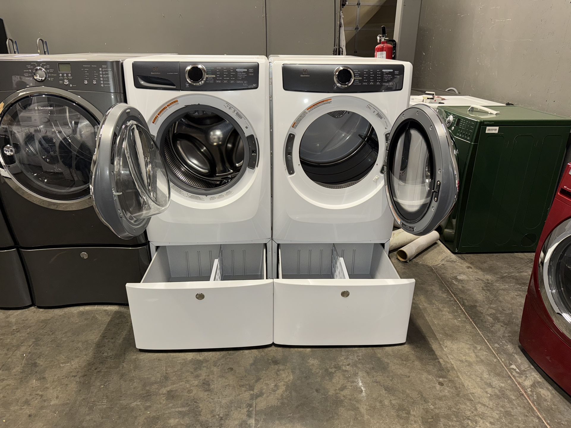ELECTROLUX XL CAPACITY WASHER DRYER ELECTRIC SET