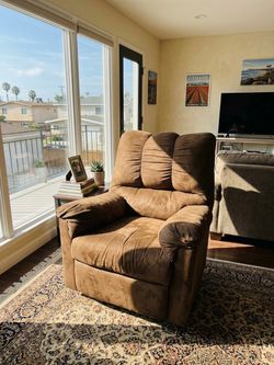 Brown Recliner Armchair – Comfortable & Excellent Condition