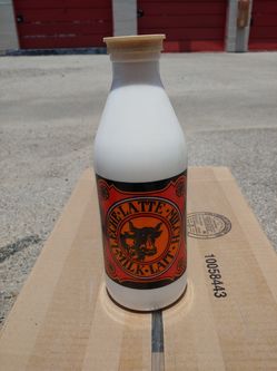 Vintage milk glass dairy bottle (AC)