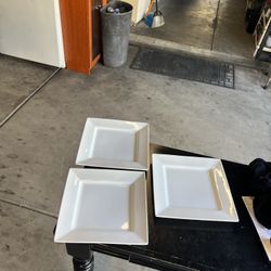 Dinner Plates Set 4 Dlrs