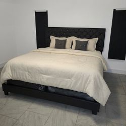 King Size Bed with King Mattress / Cama King con Colchón King Todo Nuevo a Estrenar