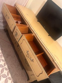 Vintage style dresser