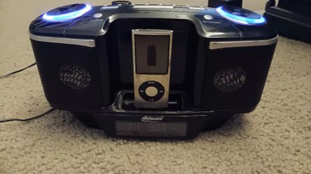 OLD RADIO W iPOD
