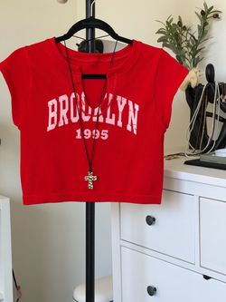 Red Brooklyn 1995 Ribbed Cropped Baby Tee Notch Neck Y2K 90s Vintage Graphic Streetwear Crop Top