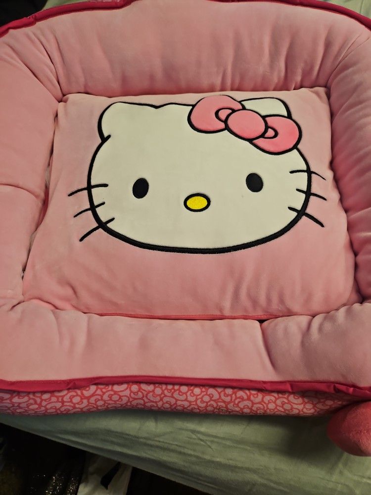 Hello Kitty Dog Or Cat Bed
