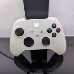 XBOX Series X/S White Controller w/ Rechargeable Battery Pack