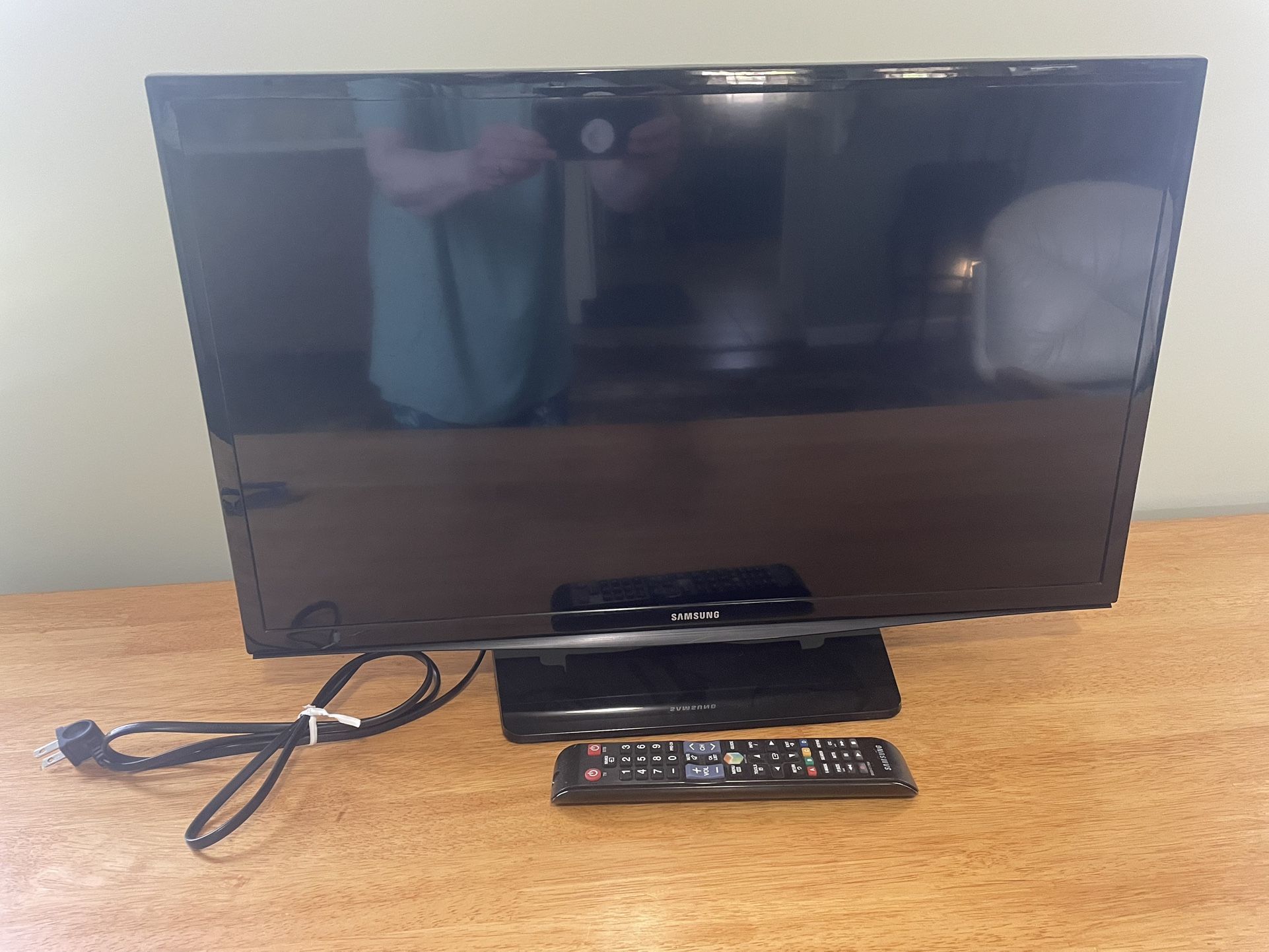FC Samsung UN28H4500". This label refers to the Samsung UN28H4500, a 28-inch class HD smart LED TV.