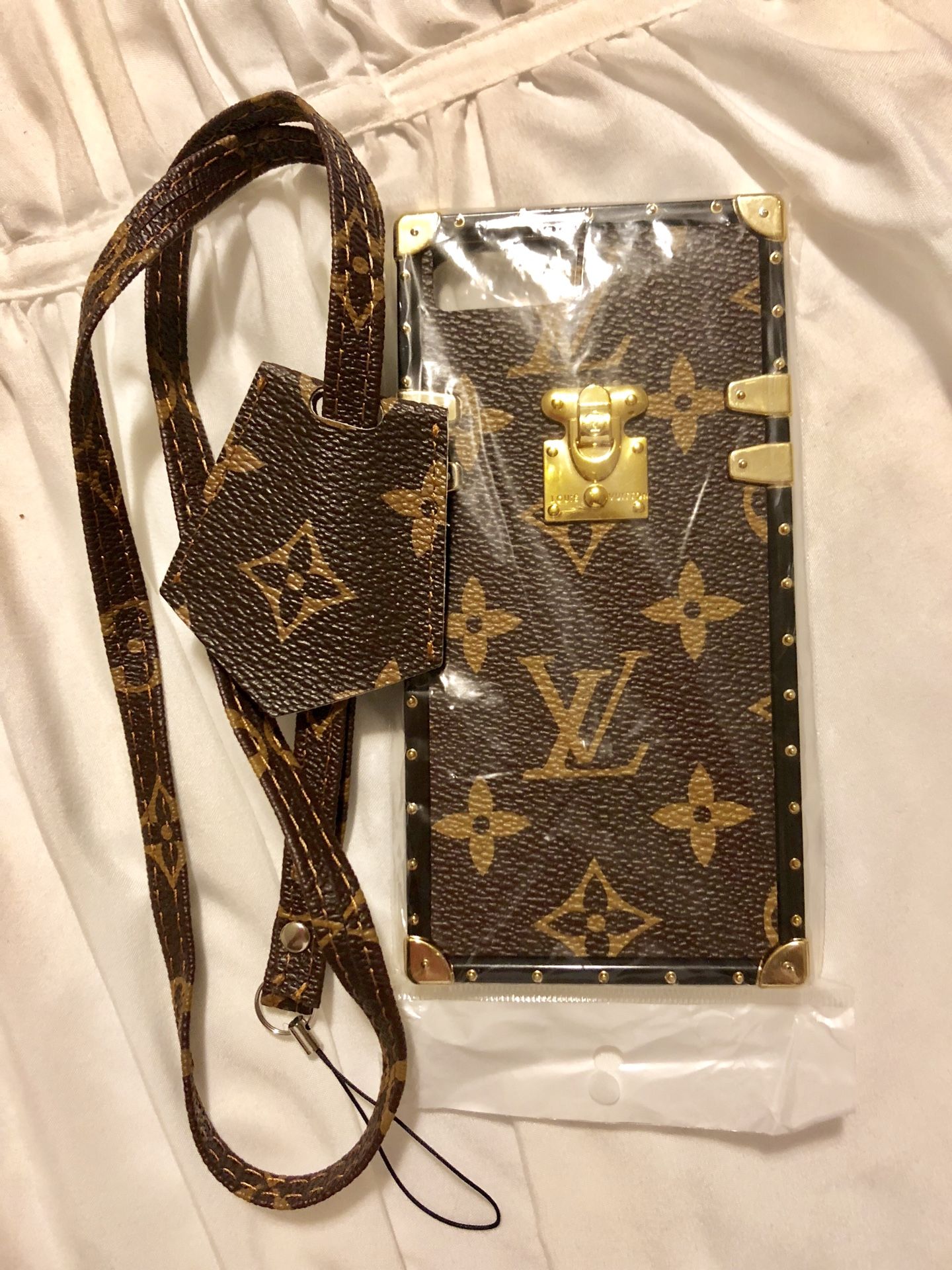 Brand New Classy Cellphone case and strap (iPhone 7/8)