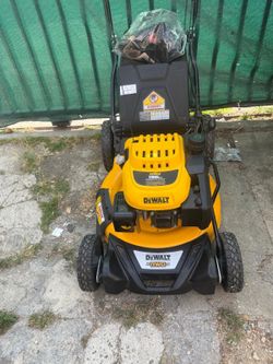 Dewalt 21 in. 196cc E-GOV Engine 3-in-1 Gas RWD Self-Propelled Lawn Mower with High Rear  Used Like Conditon
