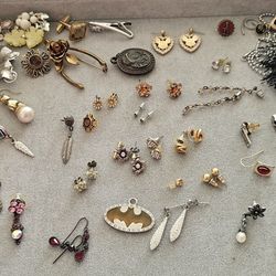 Vintage jewelry/ brooch /earrings  price for all 