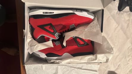 Air Jordan 4 toro
