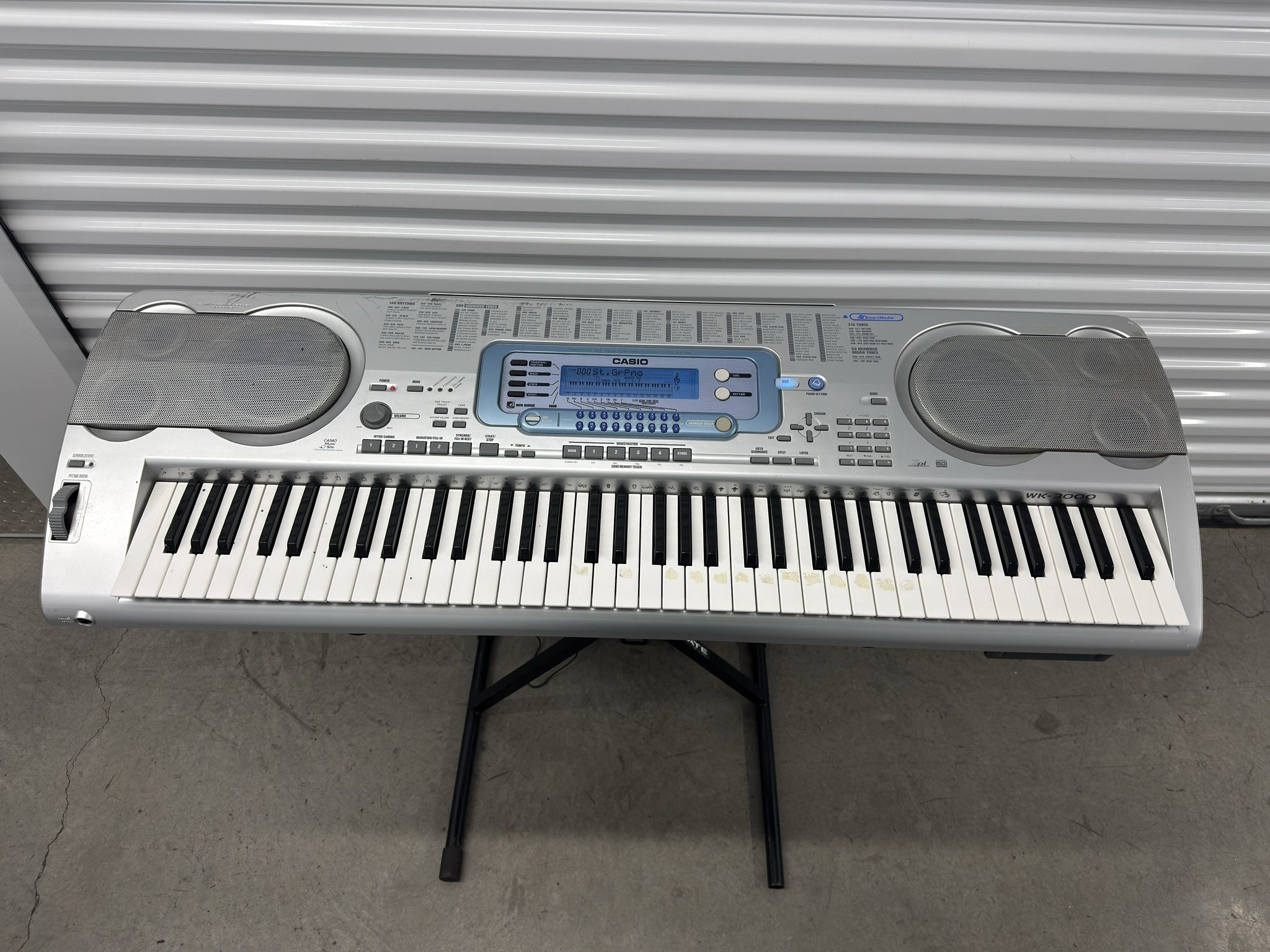 Casio WK-3000 Keyboard – 76 Keys – Works Great