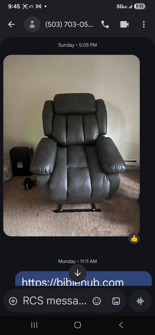 Remote Control Recliner Chair, Massage, Lift Up. In New Condition.