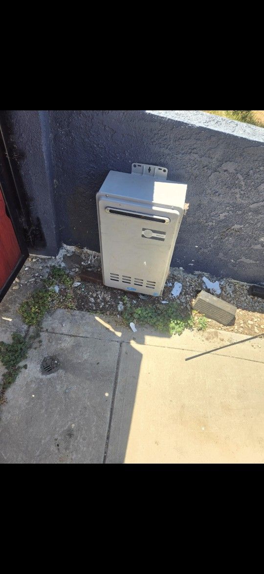 Performance Plus Non-Condensing Outdoor Natural Gas Tankless Water Heater