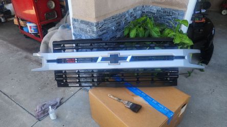 2021 silverado rst grille