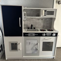 Play kitchen