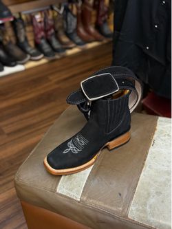 Botines y cinto vaquero para hombre