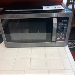 Toshiba 1000 Watt Microwave Oven EM131A5C
