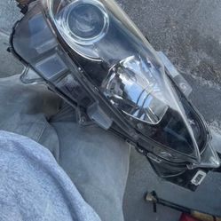2015 Mazda 3 RH Head Light $25 
