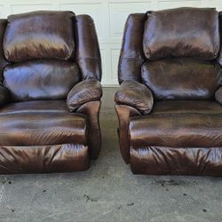 2 excellent folding rocking chairs, in perfect condition almost new!