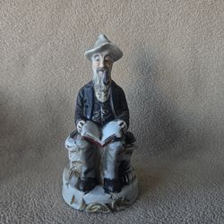 Old man sitting w/book