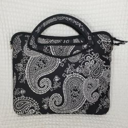 NWOT ie Women's 14.1" Laptop Case With a Shoulder Strap in Black/White Paisley . ( 14" L X 10" T . Smoke free home 