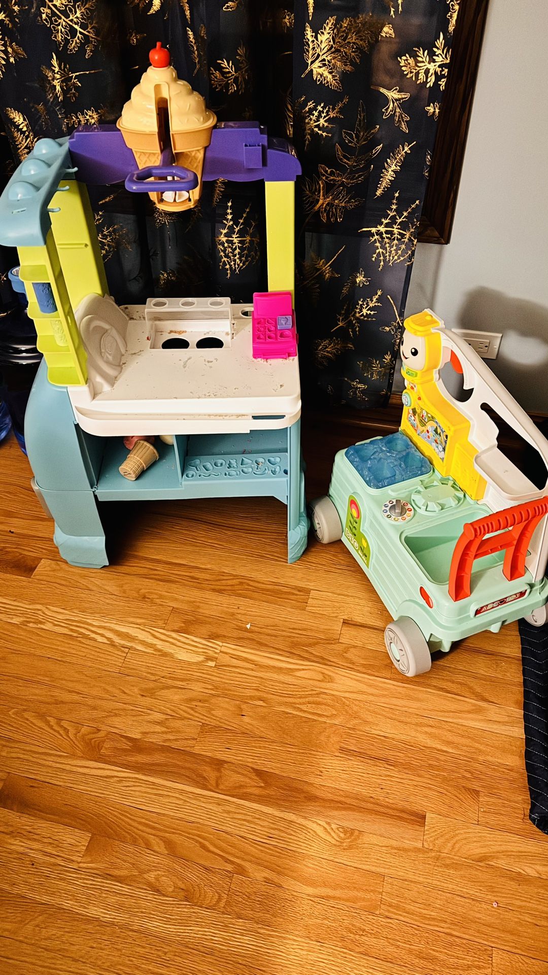 Play Doh Ice Cream Station And Cart.