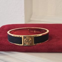 Brand New Black Tory Burch Kira Enamel Medium Hinged Bangle Bracelet with logo 18K-Gold-Plated