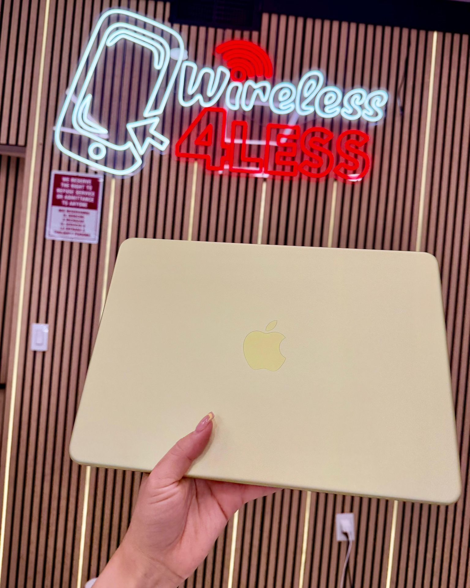 MacBook Neo 512gb 13 Inch