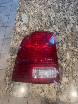 Ford explorer tail light