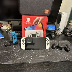 Nintendo Switch OLED (White) + Extras & Mario 3D World – Excellent Condition! 