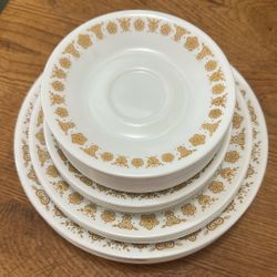 Vintage Corelle by Corning Plate Set - 38 