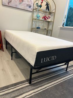 XL twin bed clean like new