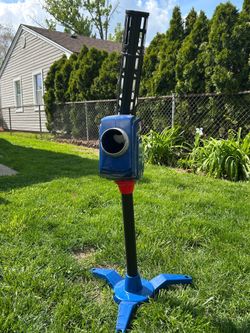 Kids baseball pitching machine