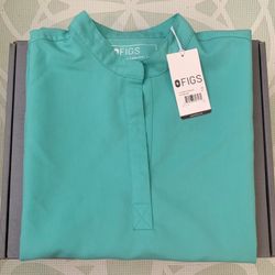 FIGS Women’s Rafaela Oversized Scrub Top