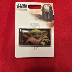 Star Wars Mandalorian Grogu-The Child  Pin Item Number 139414