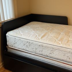 Bed frame + mattress