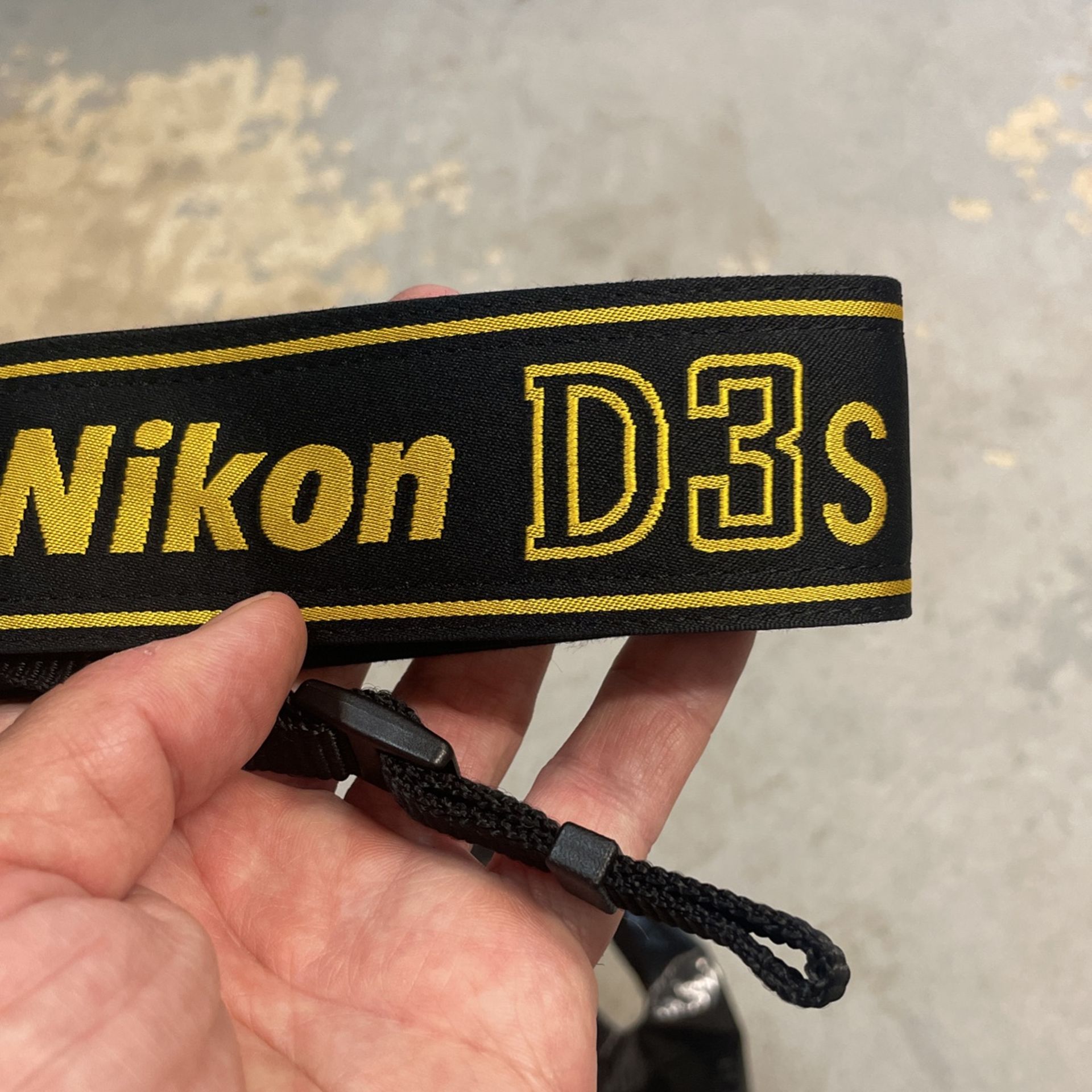 Nikon D3s D3 S Strap Brand New 