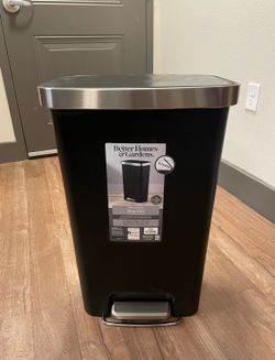 Step can trash can
